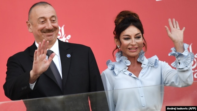 Presidenti i Azerbajxhanit, Ilham Aliyev dhe bashkëshortja e tij, Mehriban Aliyeva