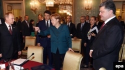 Ресей президенті Владимир Путин, Германия канцлері Ангела Меркель және Украина президенті Петр Порошенко. Милан, 17 қазан 2014 жыл.