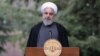 حسن روحانی در حاشیه نشست کابینه‌اش با خبرنگاران سخن می‌گفت