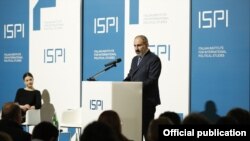 Италия -- Премьер-министр Армении Никол Пашинян выступает с речью в Итальянском институте международной политики в Милане, 20 ноября 2019 г.