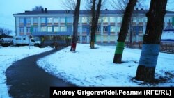 Центр "Заречье" в маленьком трехэтажном здании...