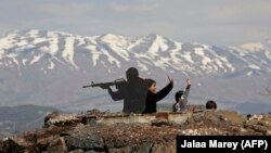 گردشگران در یکی از پست‌های ارتش اسرائیل در بلندی‌های جولان؛ مارس ۲۰۱۹ 