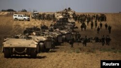 Израильские войска после очередного рейда в сектор Газа. 25 июля 2014 г. 