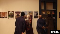 На фотографиях запечатлены церкви в Грузии и Армении, мечети в Иране, Азербайджане и Марокко