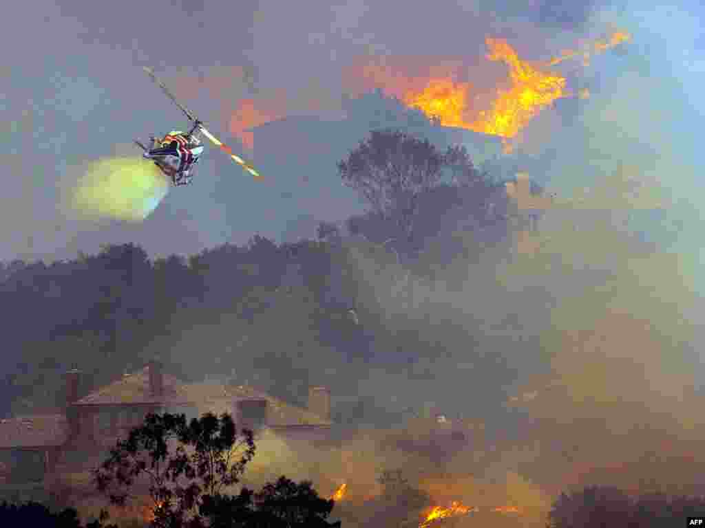 SAD - Požari u Kaliforniji - Helikopteri u Santa Barbari gase požar vodom. Preko 2000 ljudi je evakuirano
