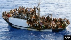 Судно с мигрантами, перехваченное французской береговой охраной 