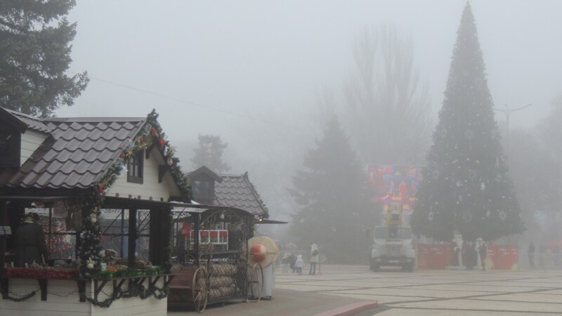 Керчь накрыл туман, видимость на дорогах ограничена (+фото)