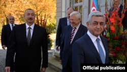 Switzerland - Presidents Serzh Sarkisian (R) of Armenia and Ilham Aliyev of Azerbaijan begin negotiations in Geneva, 16Oct2017.