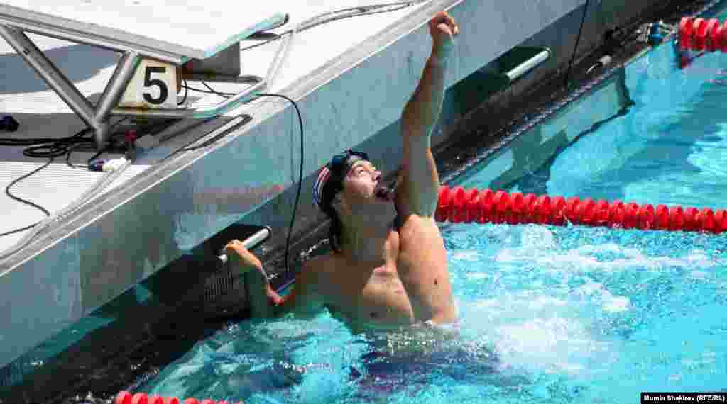 Победитель заплыва на 50 метров из Пуэрто-Рико