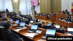 Кыргыз парламенти.