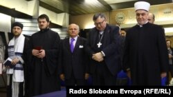 Međureligijsko vijeće uputilo zajedničku poruku u vezi s pandemijom korona virusa: (s desna na lijevo) Igor Bencion Kozemjakin (Jevrejska zajednica), Nemanja Đureinović (SPC), Jakob Finci (JZ), Vinko Puljić (Katolička crkva) i Husein Kavazović (Islamska zajednica)