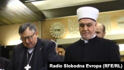 Vrhbosanski nadbiskup kardinal Vinko Puljić i reisu-l-ulema Husein Kavazović tokom zajedničke molitve