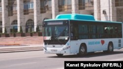 Бишкек кўчалари бўйлаб қатнаётган Yutong русумли автобуслардан бири