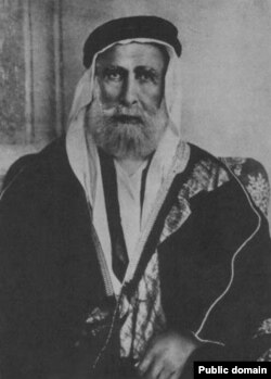 Britaniýalylar yslam äleminiň öňbaşçylygyny Osman soltanyndan alyp, haşemileriň lideri Hüseýn ibn Ali al-Haşemä tabşyrypdyrlar.