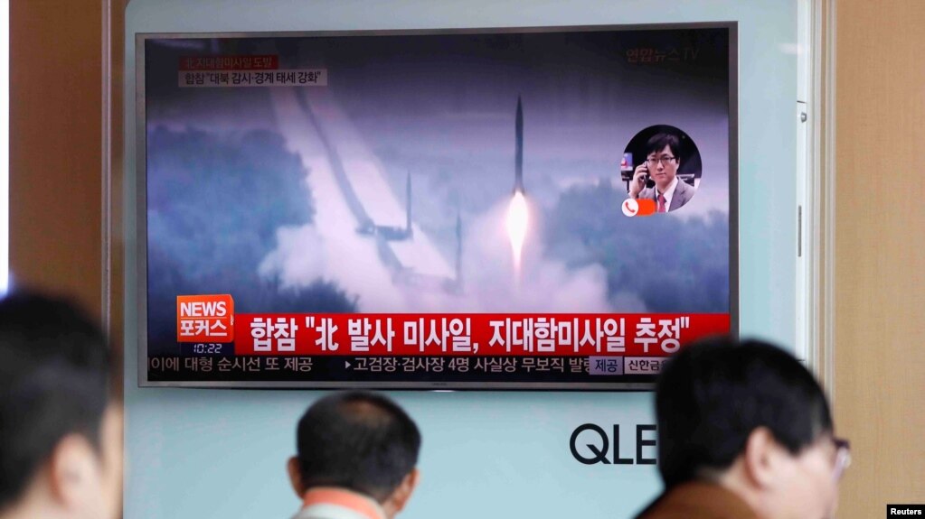 Южнокорейское телевидение транслирует северокорейские ракетные испытания 8 июня 2016 года