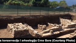 Arheološki lokalitet u Risnu za koji se pretpostavlja da predstavlja temelje palate posljednje ilirske kraljice Teute, Risno, Crna Gora