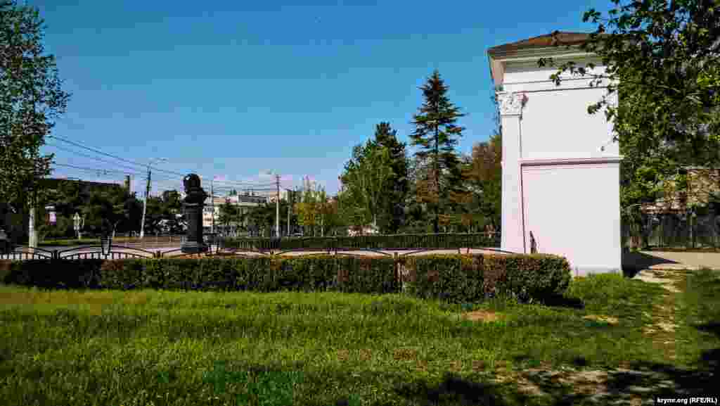 Свое название парк получил к 150-летию украинского поэта Тараса Шевченко ‒ в 1964 году. Тогда же на пересечении аллей парка установили памятник украинскому поэту. Однако позже его убрали