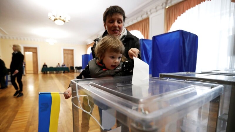 Украинада президенттик шайлоо өтүп жатат 