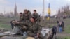 Украинские военные недалеко от Краматорска. 16 апреля 2014 года.
