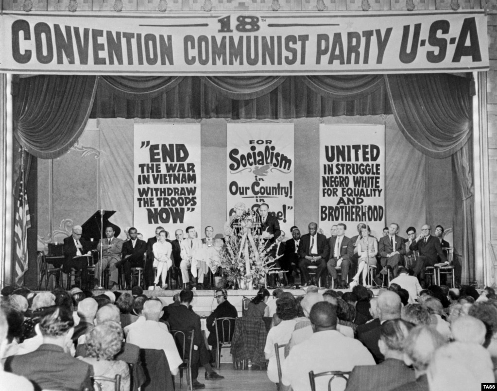 Комуністична партія США також була улюбленою темою фотографів ТАСС. На фото члени Компартії США проводять з&rsquo;їзд. 1966 рік