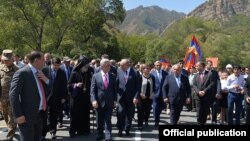 Nagorno-Karabakh - Armenian President Serzh Sarkisian and other officials inaugurate a new highway connecting Karabakh to Armenia, 1Sep2017.