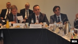 Вицепремиерот за евроинтеграции Бујар Османи и евромесарот Јоханес Хан во Брисел