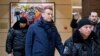 Судебные приставы ведут Алексея Навального (31 января 2017 г.)