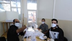 Migranti šiju maske u Prihvatnom centru u Bujanovcu, mart 2020.