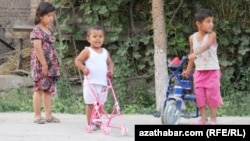 Туркменские дети. Иллюстративное фото.