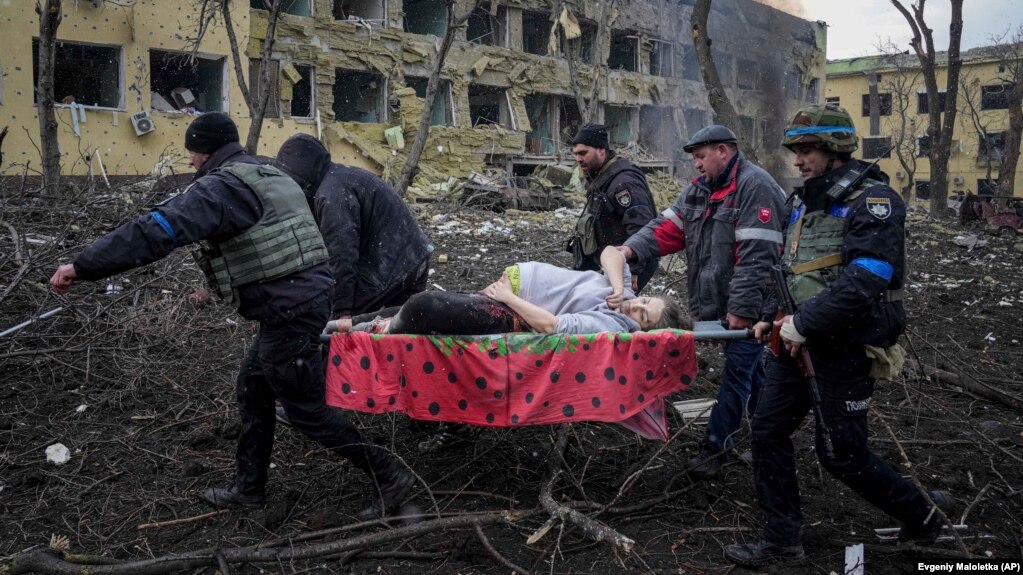 Вагітна жінка, фото з якою облетіло увесь світ після обстрілу в Маріуполі, померла, як і її ненароджена дитина
