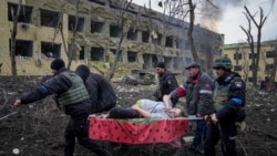 O mamă de gemeni povestește cum a supraviețuit miraculos bombardamentelor de la maternitatea din Mariupol