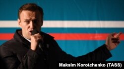 Russian anticorruption campaigner Aleksei Navalny (file photo)