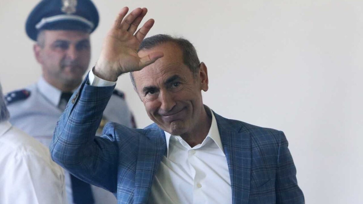 Суд освободил Кочаряна из-под стражи