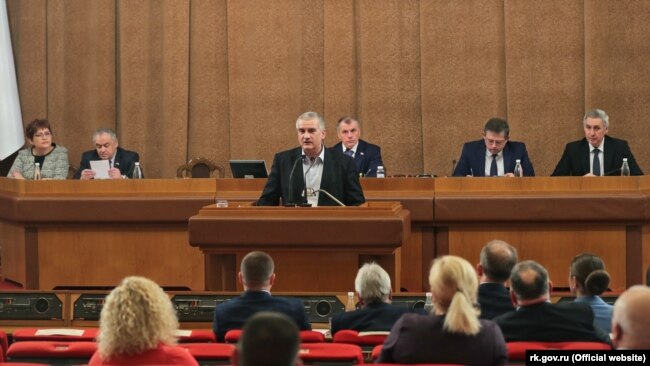 Сергей Аксенов на внеочередной сессии крымского парламента. 12 марта 2020 года