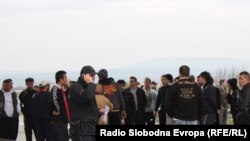 Gužva u blizini mesta gde su ubijena petorica Makedonaca