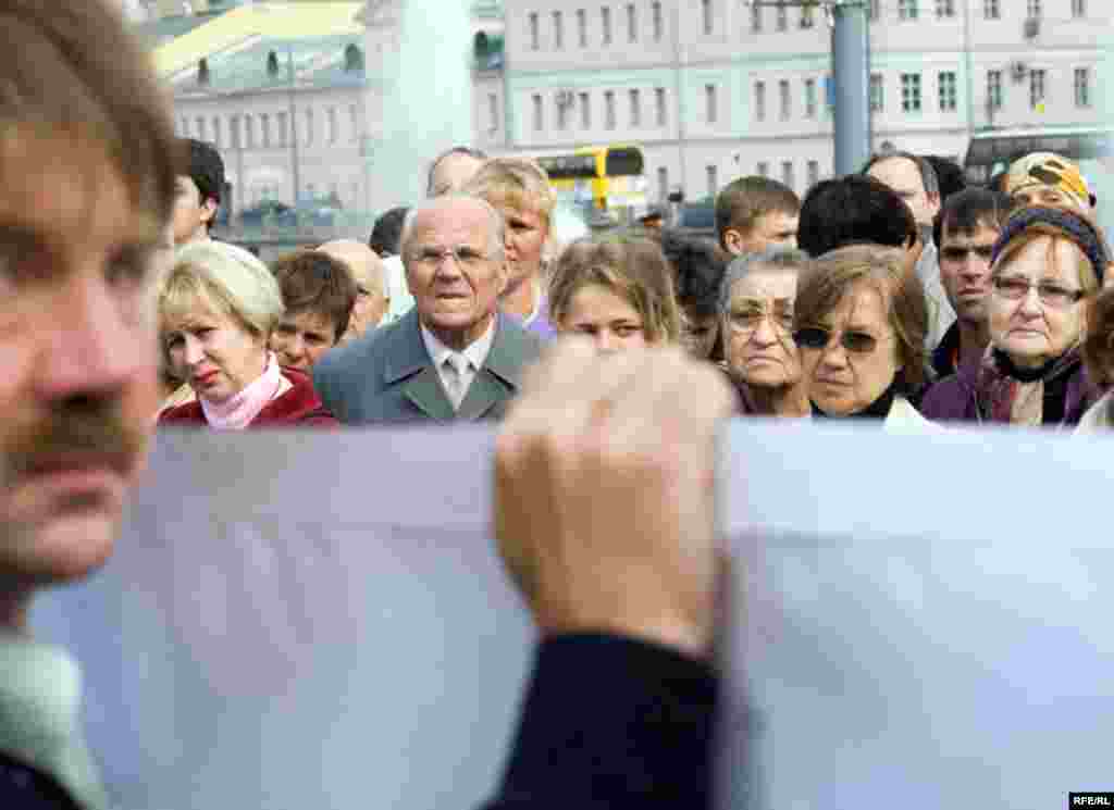 Russia - Meeting to a memory of Beslan , Moscow, Bolotnaya square - 01sep2007