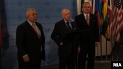 Средба на посредникот за спорот за името Метју Нимиц со претставниците на Македонија, амбасадорот Зоран Јолевски, и на Грција, Адамантиос Василакис во Њујорк на 30 јануари 2013 година.