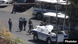 Поліція блокує захоплений відділок у Єревані, 17 липня 2016 року