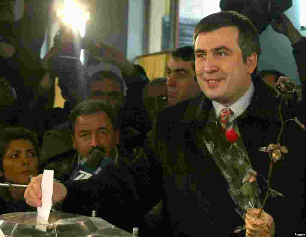 Presidential candidate Mikheil Saakashvili casts his ballot at the polling station in Tbilisi on January 4, 2004.