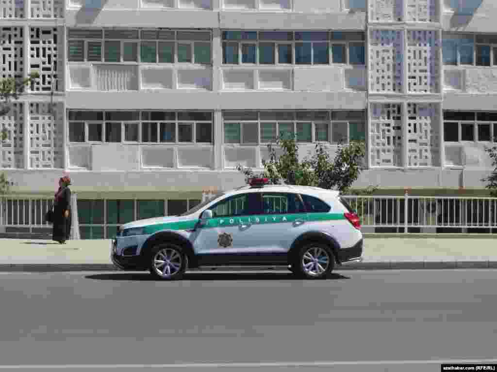 Полицейский автомобиль, Ашхабад