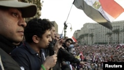 Wael Ghonim mitinqdə çıxış edərkən (Misir, Qahirə)