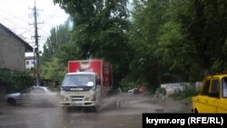 Затопленные дороги в Симферополе 27 мая 2015 года