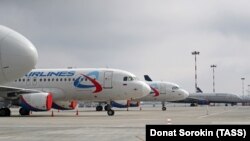 Самолеты в аэропорту Кольцово в Екатеринбурге