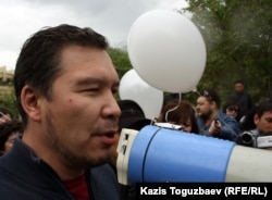 Серикжан Мамбеталин, оппозиционный политик. Алматы, 28 апреля 2012 года.
