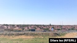 Әскери қойма жарылғанда бүлініп, кейін жаппай жөнделген үйлер. Арыс, Түркістан облысы, 16 маусым 2020 жыл.