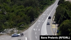 Prosječna starost vozila na crnogorskim cestama je 17 godina. Policijska patrola u Crnoj Gori, arhivska fotografija iz 2018. godine