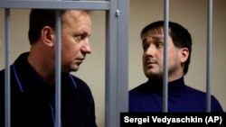Подсудимые Андрей Ковальчук (слева) и Иштимир Худжамов в Дорогомиловском районном суде Москвы, ноябрь 2019 года