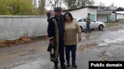 Мурад Джураев освободился из колонии 12 ноября 2015 года. На фото: М. Джураев вместе с ташкентской правозащитницей Василей Иноятовой. 