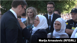 Aleksandra Vučića u Potočarima dočekale majke Srebrenice