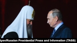 Патриарх Московский и всея Руси Кирилл и президент России Владимир Путин (слева направо)